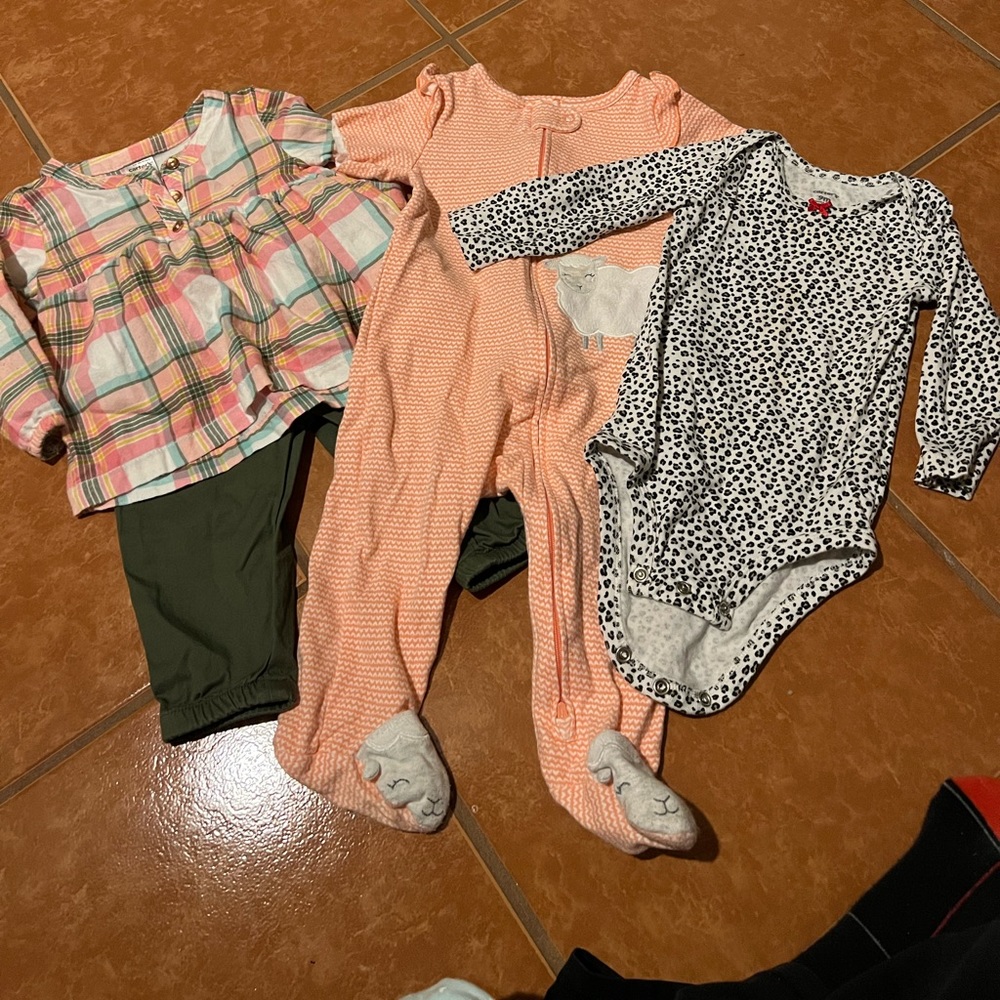 6/9 mon and 9 mon clothing bundle!